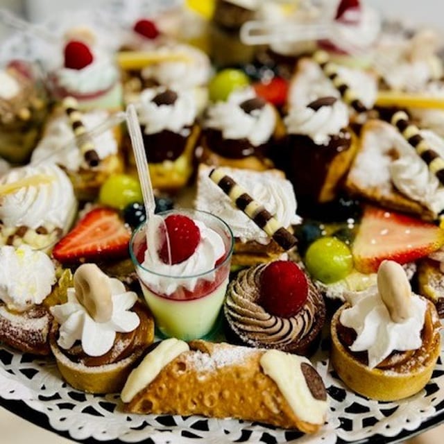 Assorted Mini Desserts (Serves 8-10ppl).