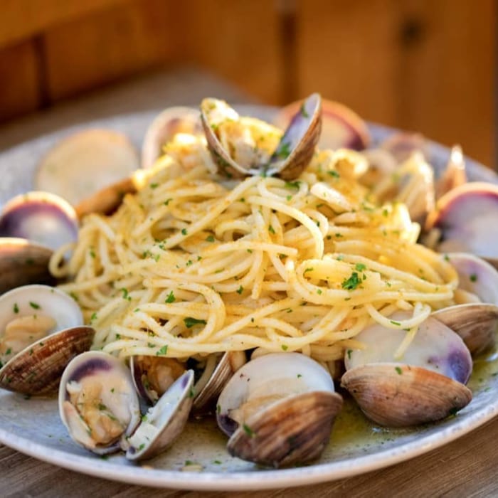 Spaghetti Alle Vongole Con Bottarga.