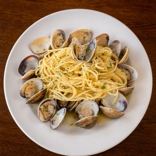 Spaghetti Alle Vongole Con Bottarga