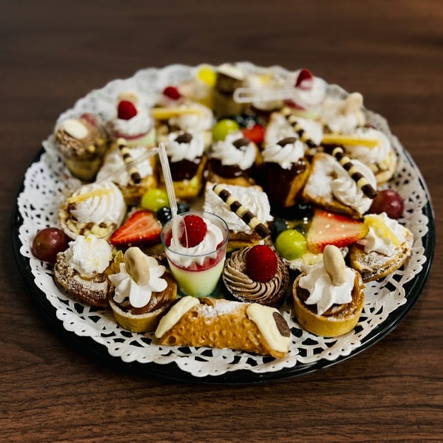Assorted Mini Desserts (Serves 8-10ppl).