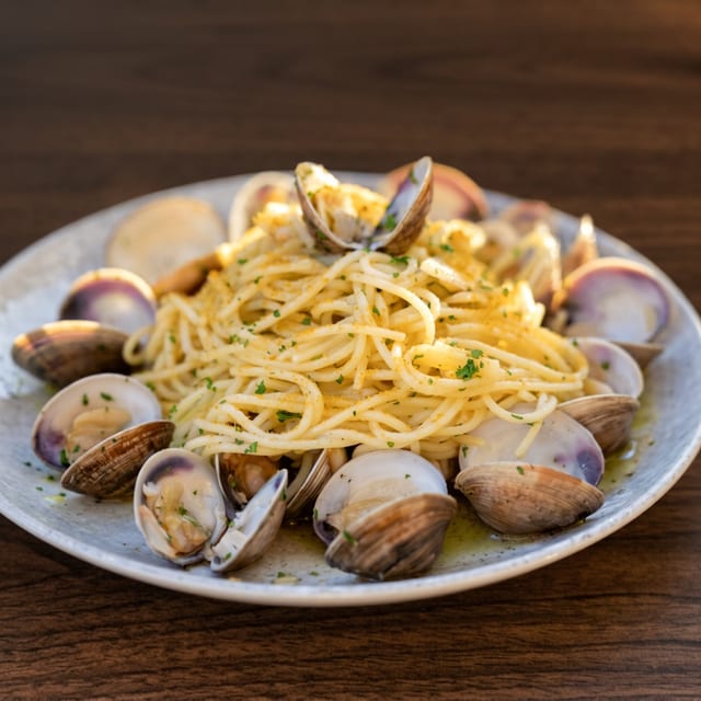 Spaghetti Alle Vongole Con Bottarga.